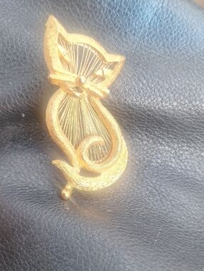 Monet 1950s Gold Cat Silhouette Brooch - Women Jewelry